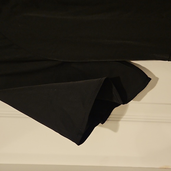 Elegant Black Midi Dress - Picture 3 of 4